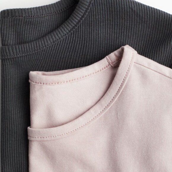 H&M - 2 Short-Sleeved Fitted Tees - Picture 2 of 3